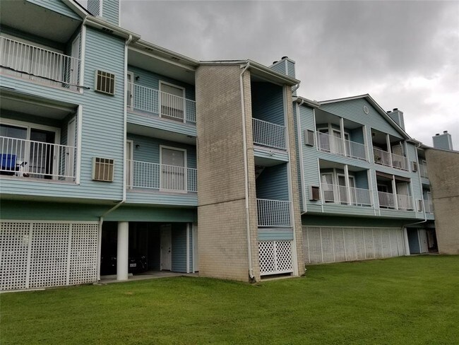 Building Photo - 18617 Egret Bay Blvd