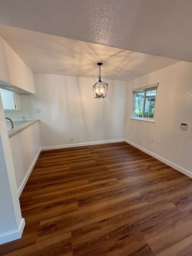 Building Photo - 495 Canyon Oaks Dr