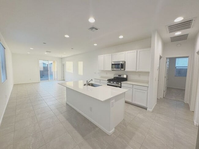 Building Photo - New 3 Bedroom 2 Bath Home at Western Gardens!