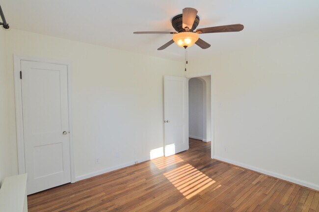 Building Photo - 27 Sunnymede Dr