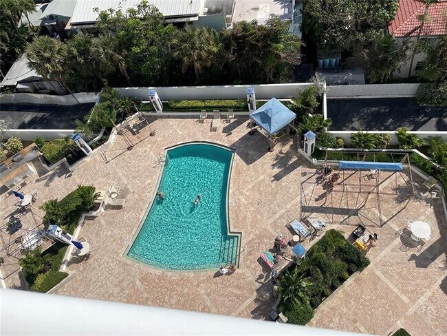 Building Photo - 336 N Birch Rd