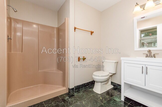 Building Photo - 210 S 26th St