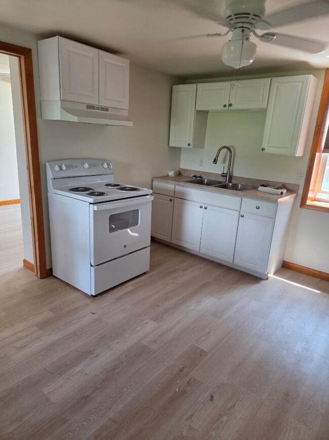 Building Photo - 829 E Lackawanna Ave