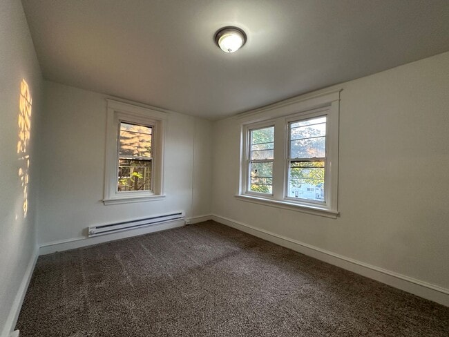 Building Photo - Newly Renovated 3 Bedroom House