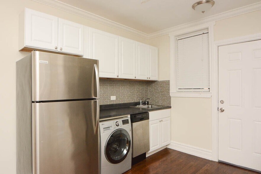 Building Photo - 1112 W Lill Ave