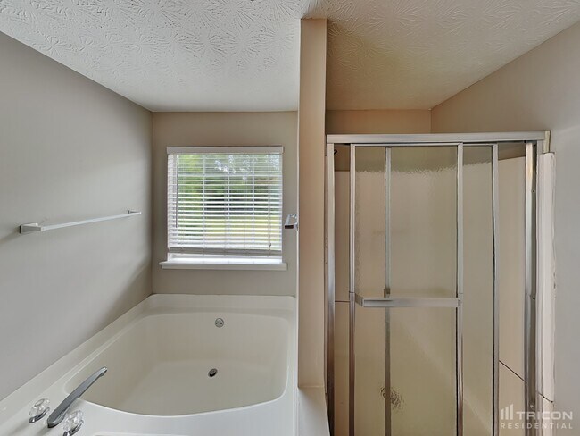 Building Photo - 175 White Pines Dr
