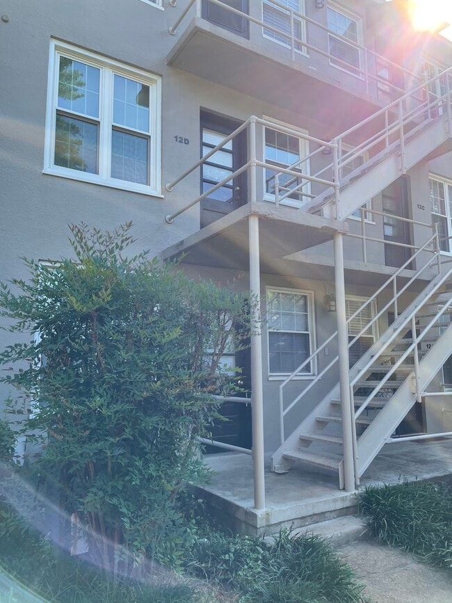Building Photo - 1 Bedroom 1 Bath Condo at McDaniel Heights...