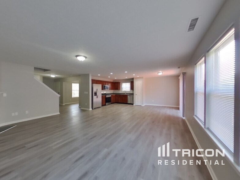 Building Photo - 8140 Carina Dr