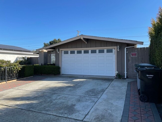 Building Photo - 1150 Pecos Way