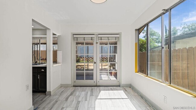 Building Photo - 1695 Kenora Dr