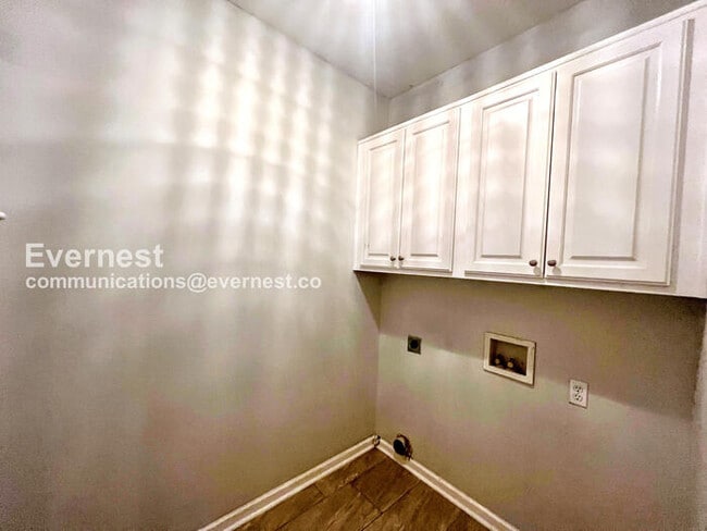 Building Photo - 2411 Stoney Creek Dr