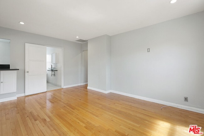 Building Photo - 1444 Meadowbrook Ave