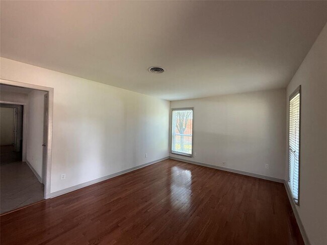 Building Photo - 4138 Donna Lynn Dr