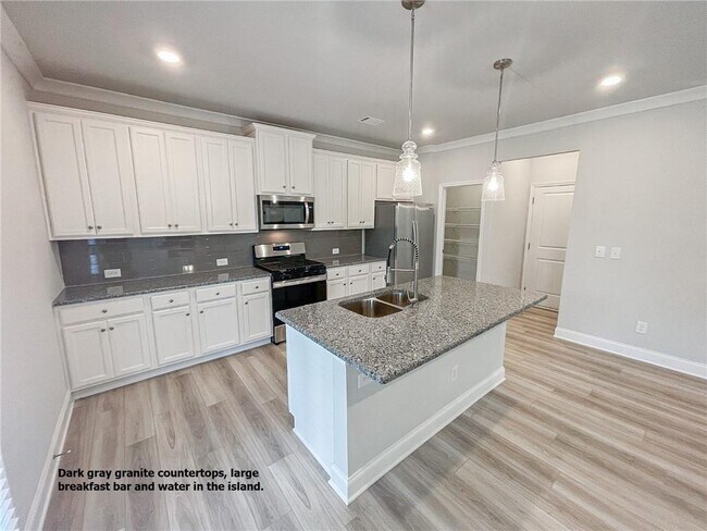 Building Photo - 4624 Silver Oak Dr SW