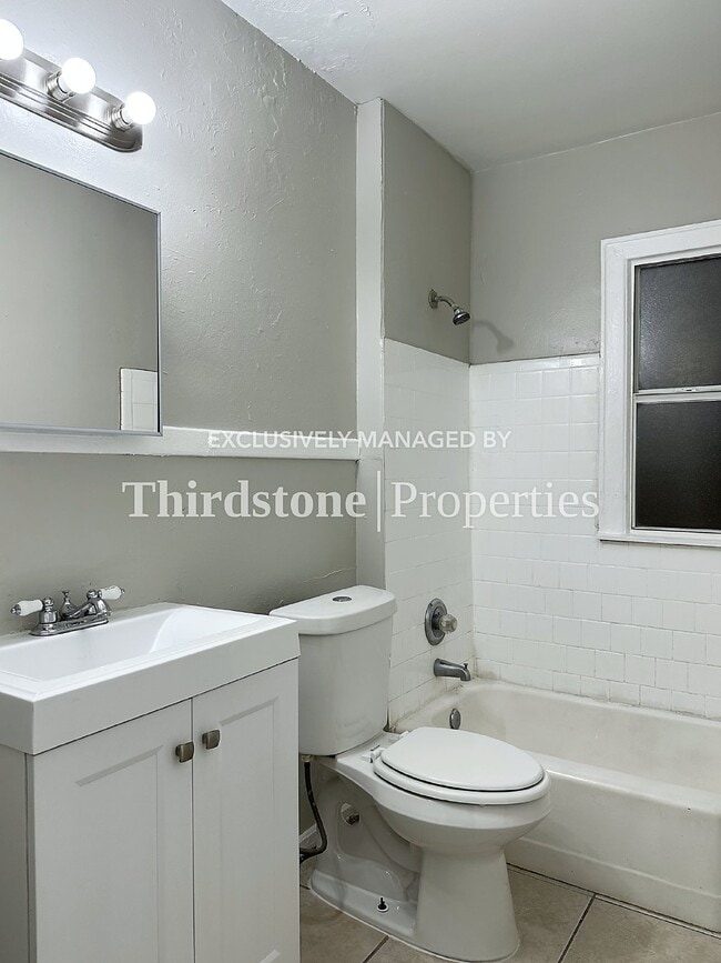 Building Photo - 1979 Brackland St