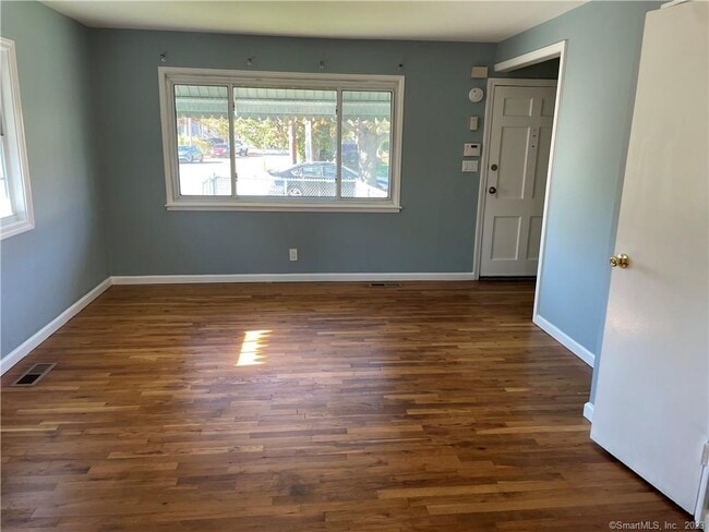 Building Photo - 213 Larkin Ct