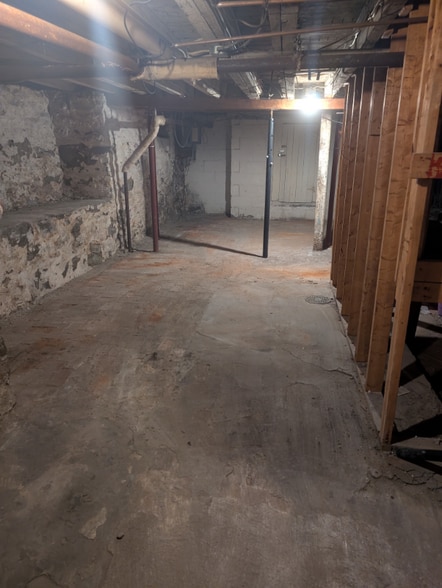 Building Photo - 43 Willow St