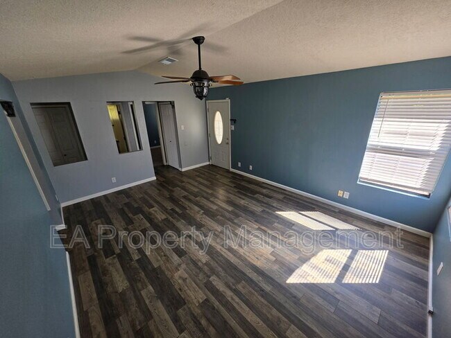 Building Photo - 4819 Platinum Loop NE
