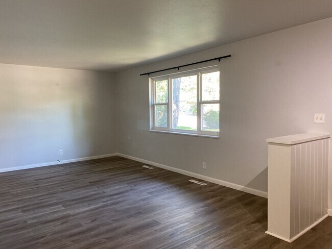 Building Photo - 3 Bed 1 Bath w/ 1 car garage West-Side Fort Collins Ranch