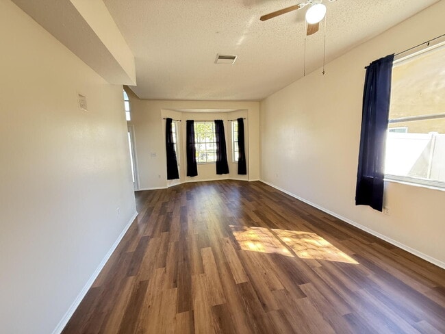 Building Photo - Beautifully remodeled 6 bedroom - 3 bath h...