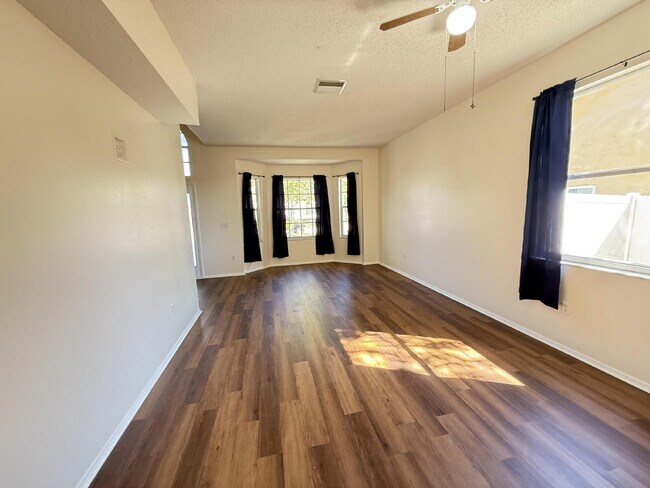 Building Photo - Beautifully remodeled 6 bedroom - 3 bath home in Summerfield Village