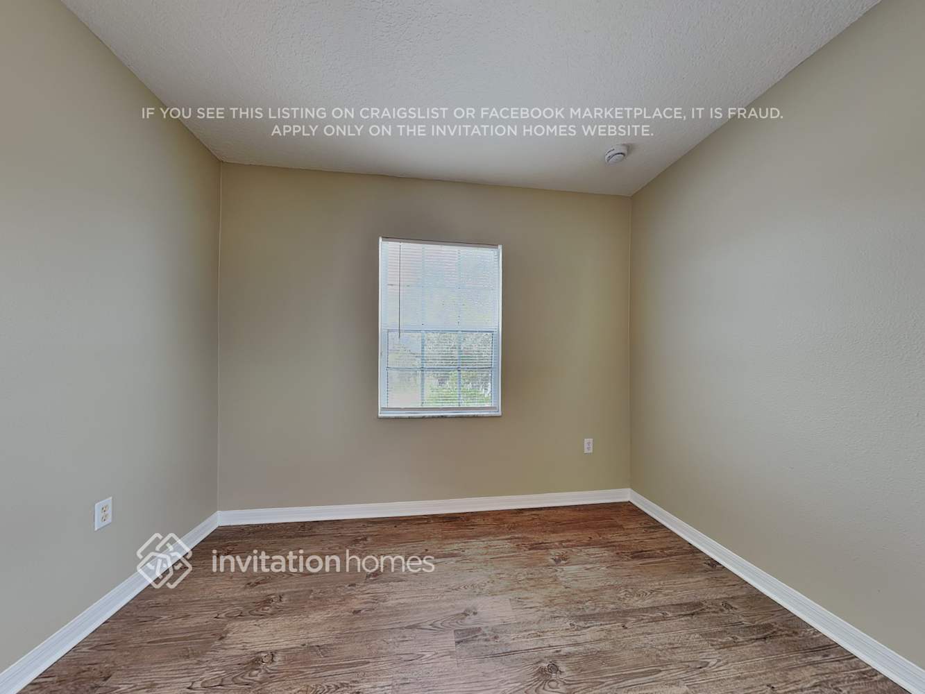 Building Photo - 2458 Hamlet Cir