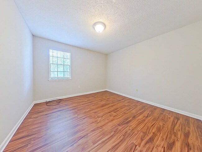 Building Photo - 3 Bedroom 2 Bath Home in Martinez