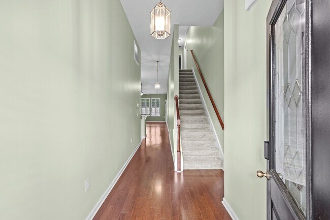 Building Photo - 156 Parmelee Dr