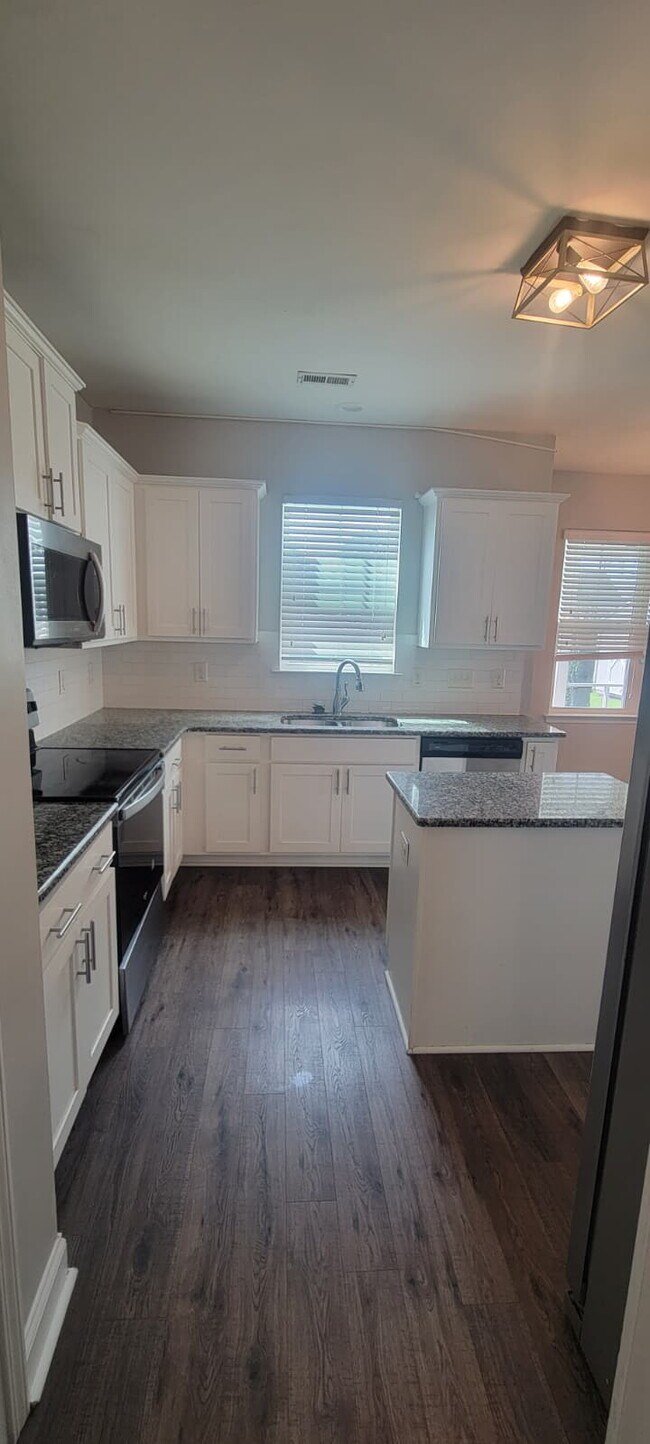 Building Photo - Spacious Elegance Awaits: 4-Bedroom Gem with Granite Countertops on Harrington Road!
