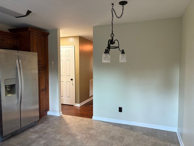 Building Photo - Knoxville 37923 - 3 bedroom, 2.5 bath home...
