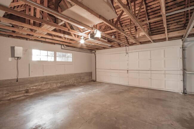 Building Photo - 4527 SW 29th Ave