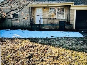 Building Photo - 912 Garver St