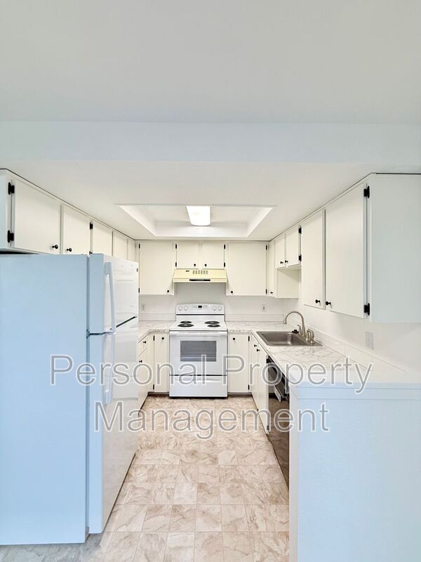 Building Photo - 1410 NE 72nd St