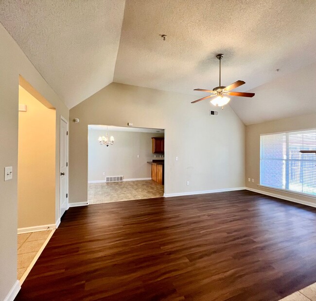 Building Photo - 9146 Glen Cove
