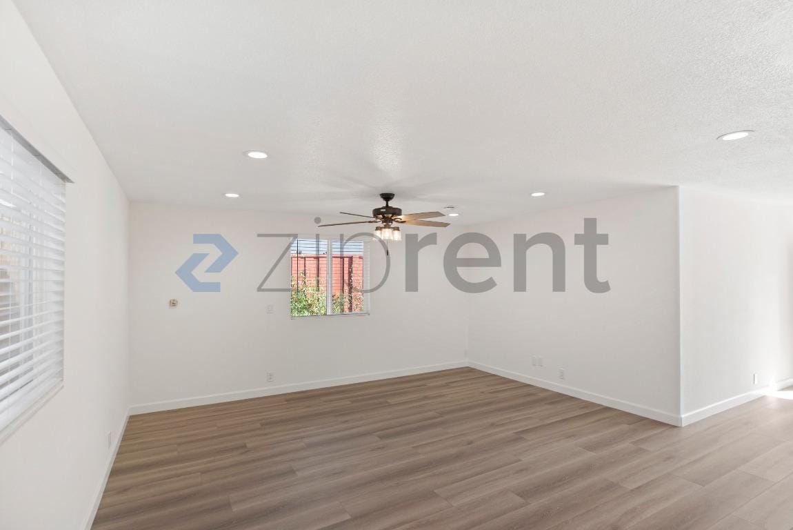 Building Photo - Unit