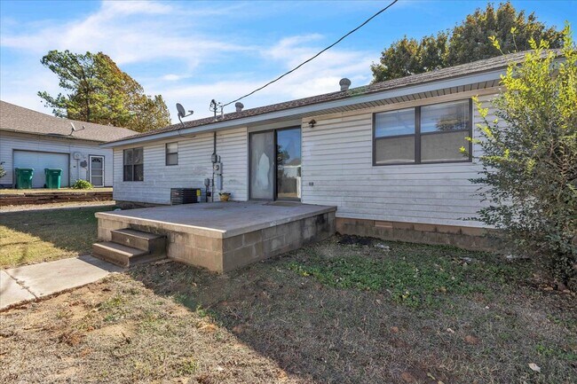 Building Photo - 8929 NE 52nd St