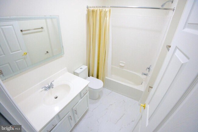 Building Photo - 18 Alexandra Ct