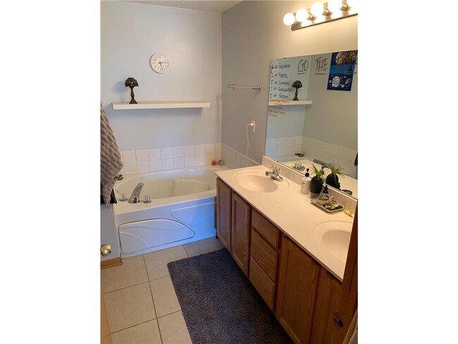 Building Photo - 4770 Underwood Ln N