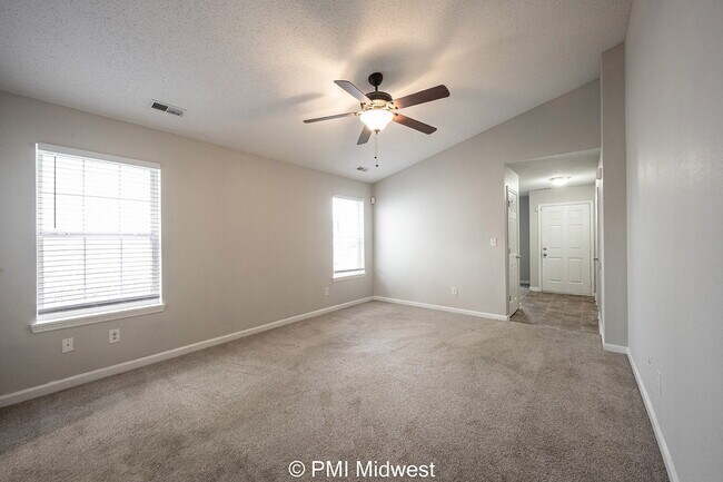 Building Photo - "Charming 3-Bedroom Home with 2 Full Baths...