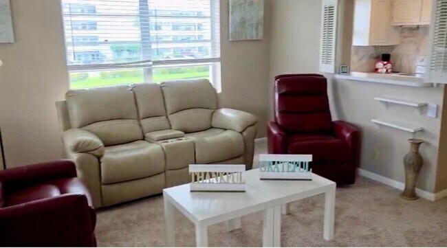 Building Photo - 226 Windsor J