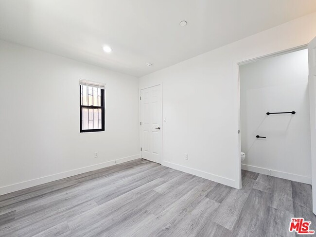Building Photo - 4110 1/2 Normandie Ave