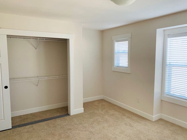 Building Photo - 3 bd 3 bath townhome Issaquah highlands