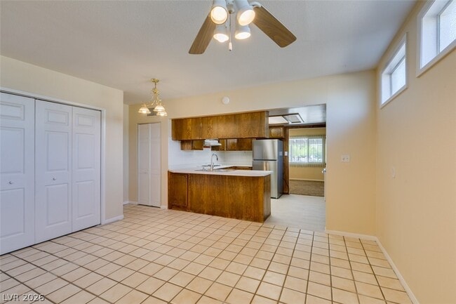 Building Photo - 5 Mallory St