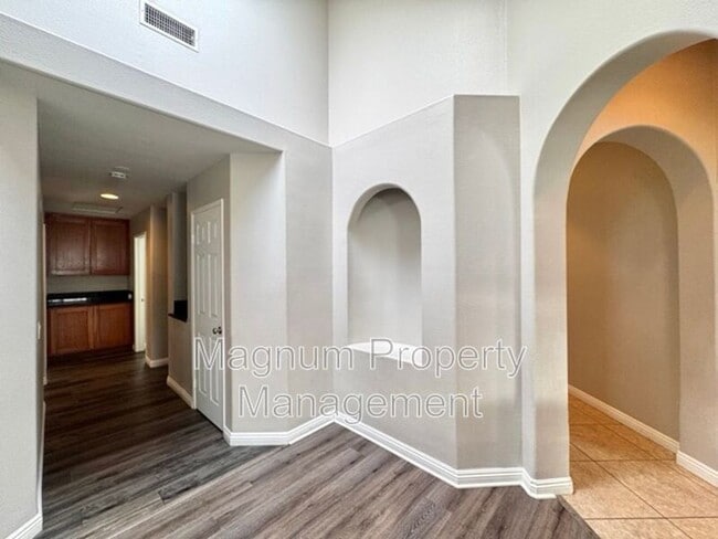 Building Photo - 25483 Blackthorne Dr