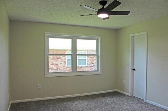 Building Photo - 608 Lark Dr