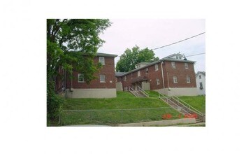 Building Photo - 1624 SW Chapman Ave