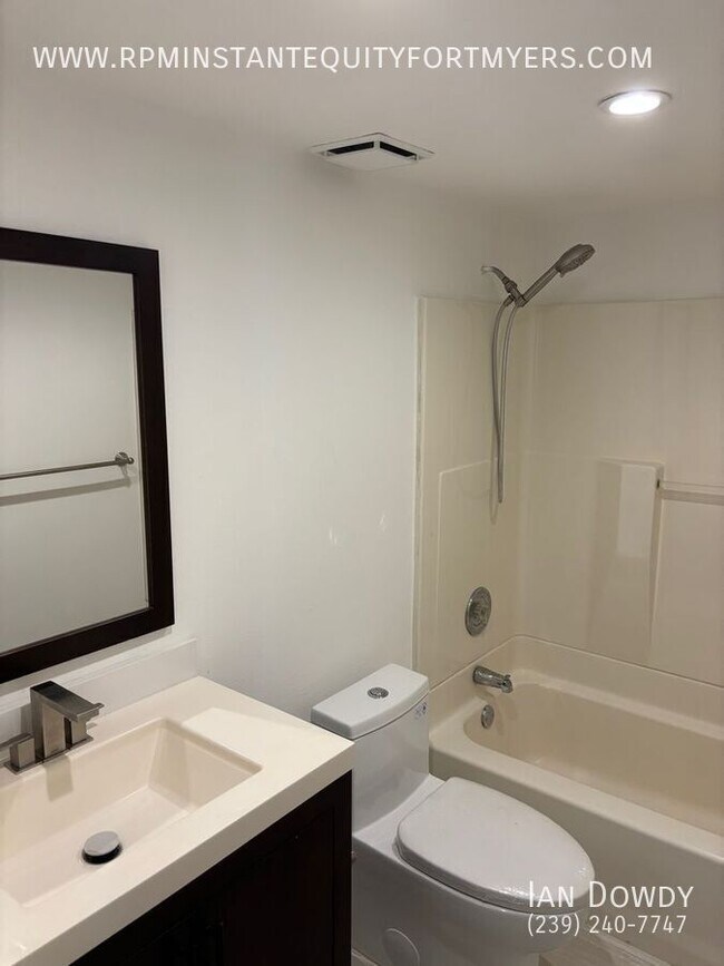 Building Photo - 3608 SW 7th Pl