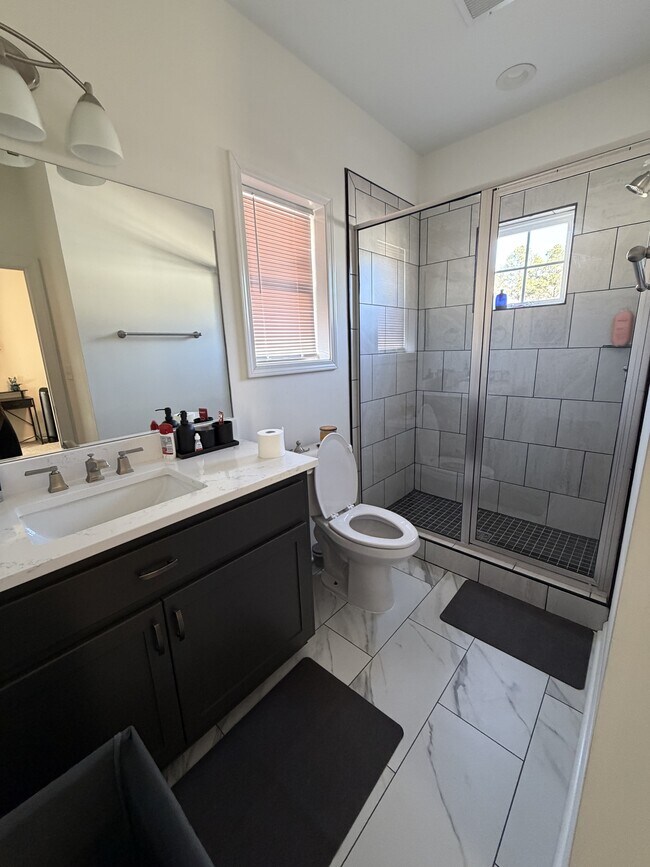 Building Photo - 215 Honeysuckle Wy