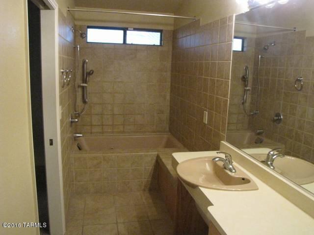 Building Photo - 7960 S Carbury Way