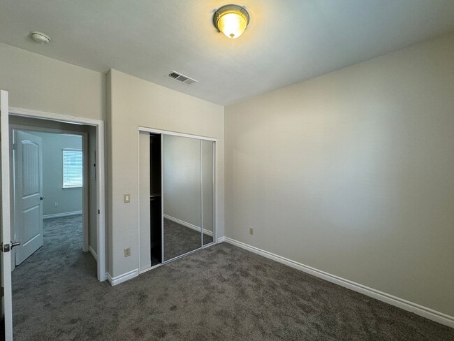 Building Photo - Available May 2025: 3 Bedroom, 3 Bathroom ...